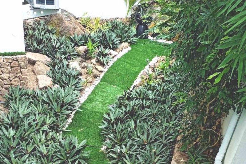 villa Paris - fenced garden for small dogs